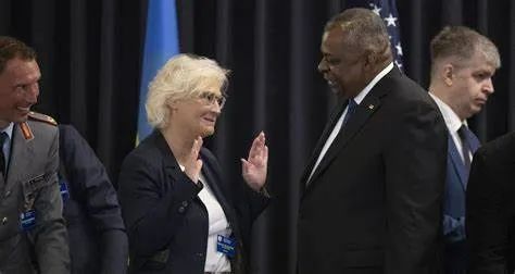 ��������ķʩ̩��վ����ؾ��е��ڿ������鿪ʼǰ���¹�������������˹���ȡ�������ϣ�����������������Ͱ��¡���˹͡��̸