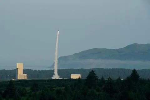 ����������ͼƬ����ɫ�С�����-3�����ڰ���˹��ʵ�����䣨·͸�磩