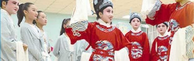 在肥西县桃花镇柏堰社区新时代文明实践站,老师在指导小朋友学习戏曲动作。(资料图片) 本报通讯员 陈家乐 摄.jpg 在肥西县桃花镇柏堰社区新时代文明实践站,老师在指导小朋友学习戏曲动作。(资料图片) 本报通讯员 陈家乐 摄.jpg