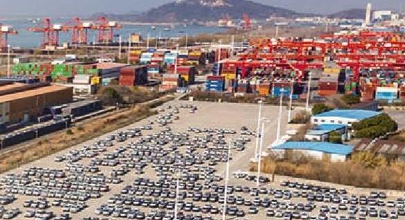 即将出口的奇瑞汽车停在芜湖港场地上。(资料图片)本报通讯员 肖本祥 摄.jpg 即将出口的奇瑞汽车停在芜湖港场地上。(资料图片)本报通讯员 肖本祥 摄.jpg